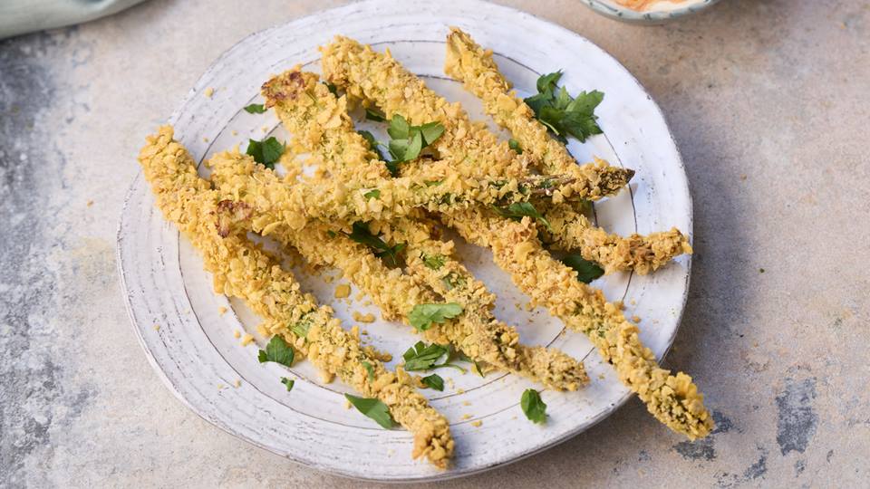 Knusper-Spargel mit Harissa-Joghurt